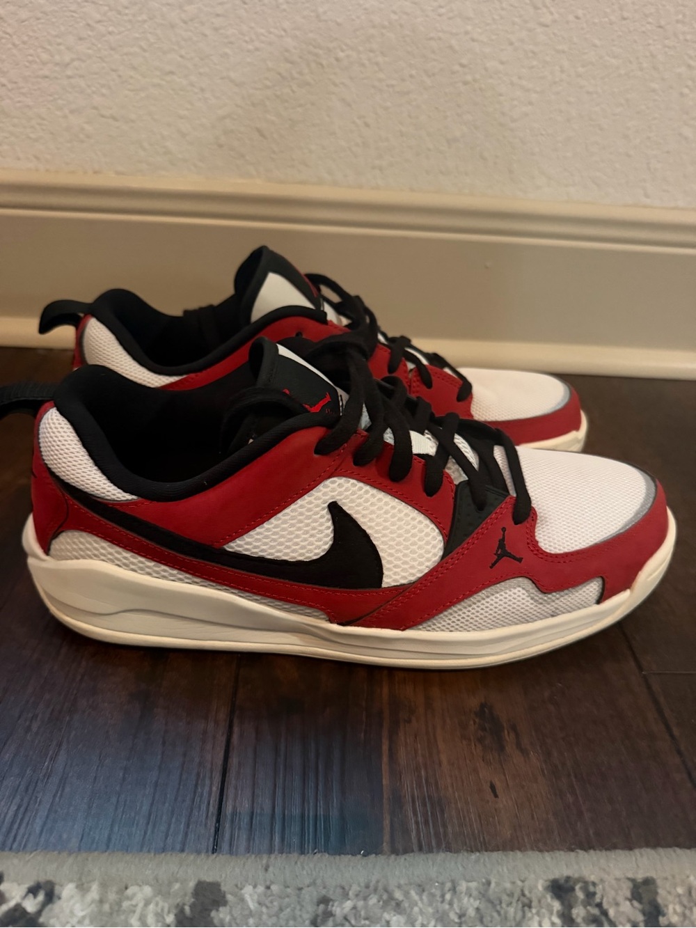 Jordan Low-Top Sneakers in White, Red & Black. Size 10.5
